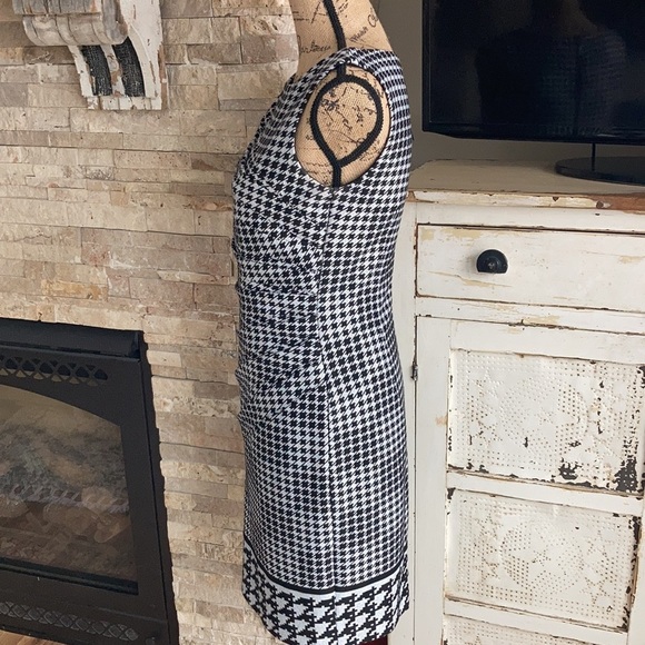 Jessica Simpson black white houndstooth sleeveless back zip closure midi dress - Picture 7 of 15